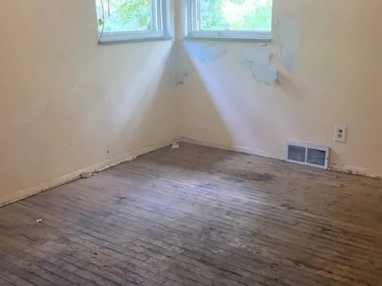 17870 Dresden St — Photo 2