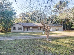 210 N McGregor St, Wiggins, MS 39577