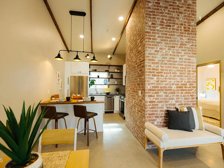 187 W Park Row Ave #101 — Photo 2
