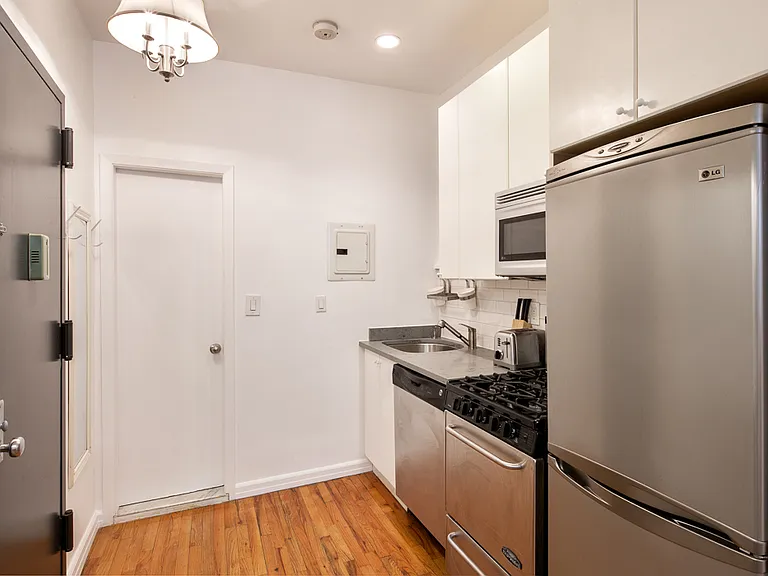 237 E 88th St #103 — Photo 2
