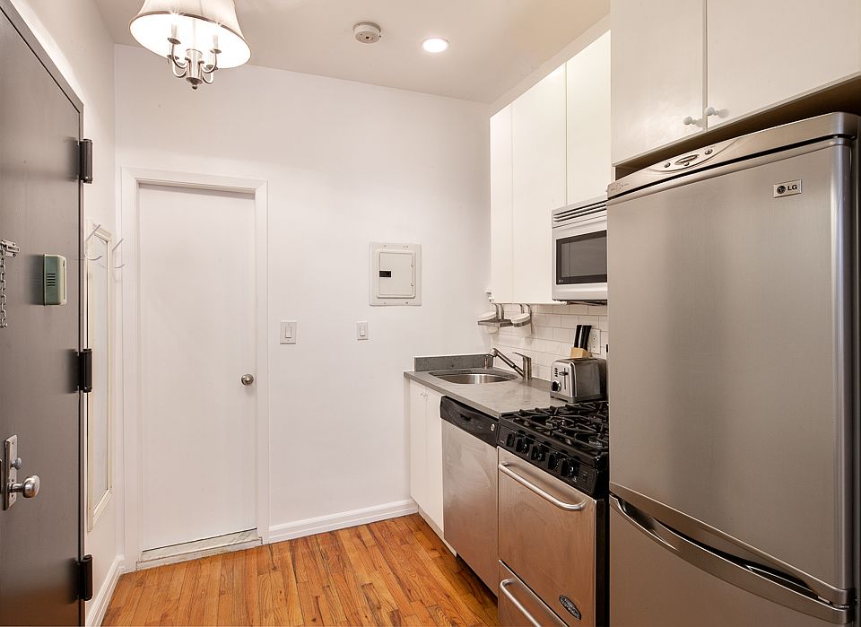 2nd image of 237 E 88th St APT 103