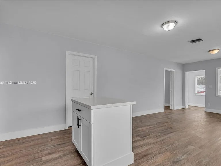 2243 Greene St — Photo 8