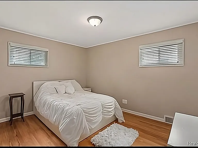 Bedroom 1 (main level)

*Please note: Home is rented unfurnished*