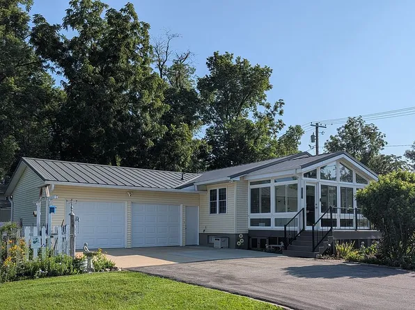 1430 Wiley Blvd NW, Cedar Rapids, IA 52405