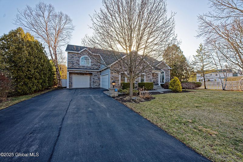 2nd image of 4 Groot Drive