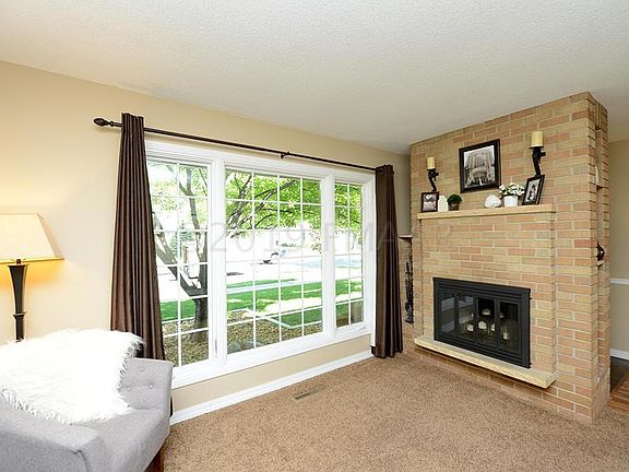 Big Updated Living Rm Window
