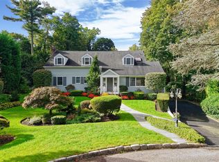 4 Kimson Ct, Manhasset, NY 11030