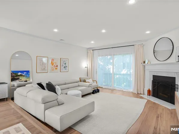 111 Washington Ave, Fort Lee, NJ 07024