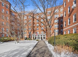 949 Palmer Ave #3H, Bronxville, NY 10708