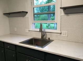 11 Surrey Ln, Amherst, MA 01002