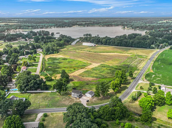 Greenbrier Ter, Decatur, MI 49045