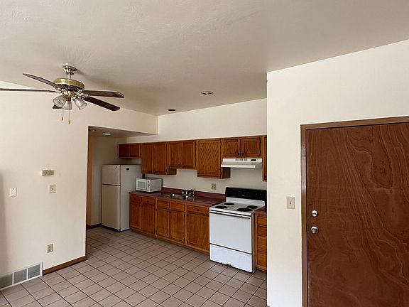 3rd image of 569 Woodmont Ave APT A