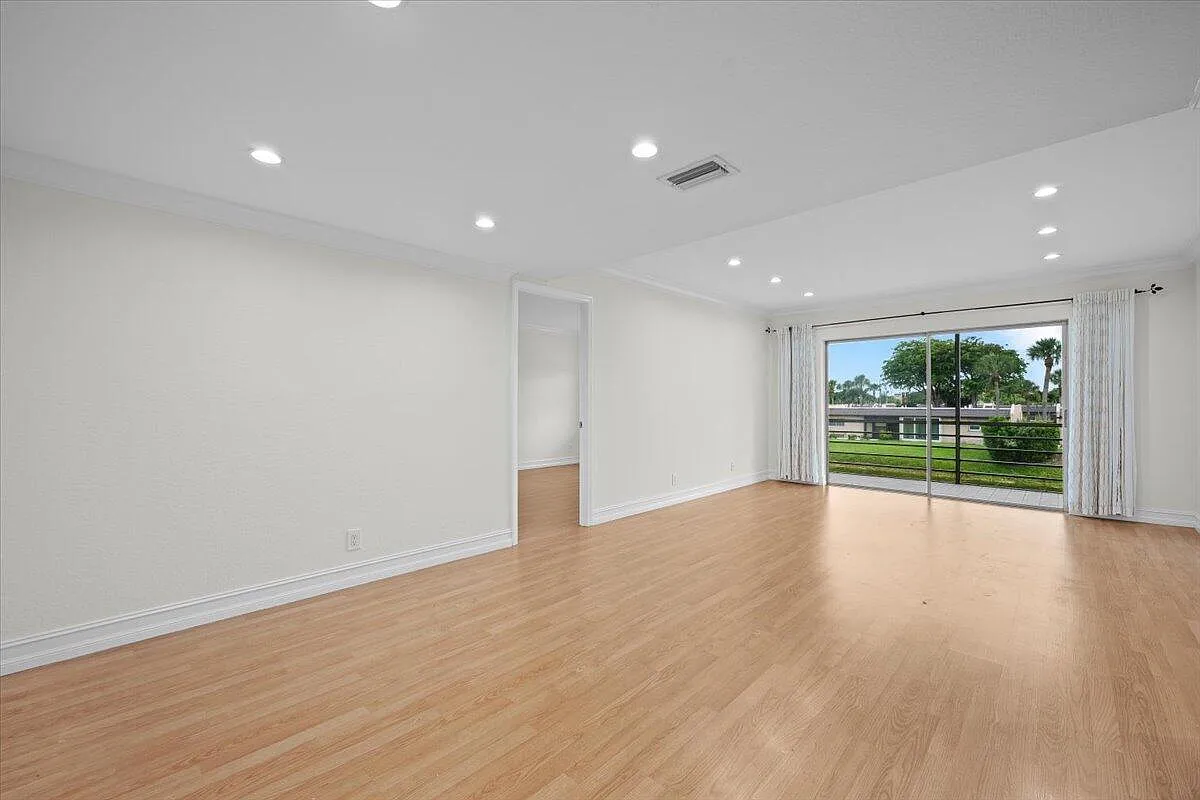2 bed, 2.0 bath, 888 sqft, $2,000 — Photo 4