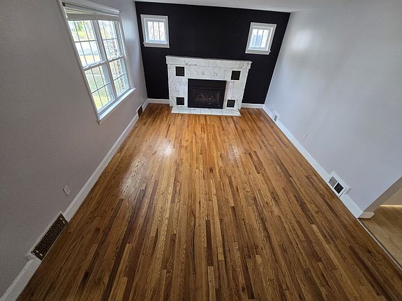 3rd image of 532 Orwood Pl
