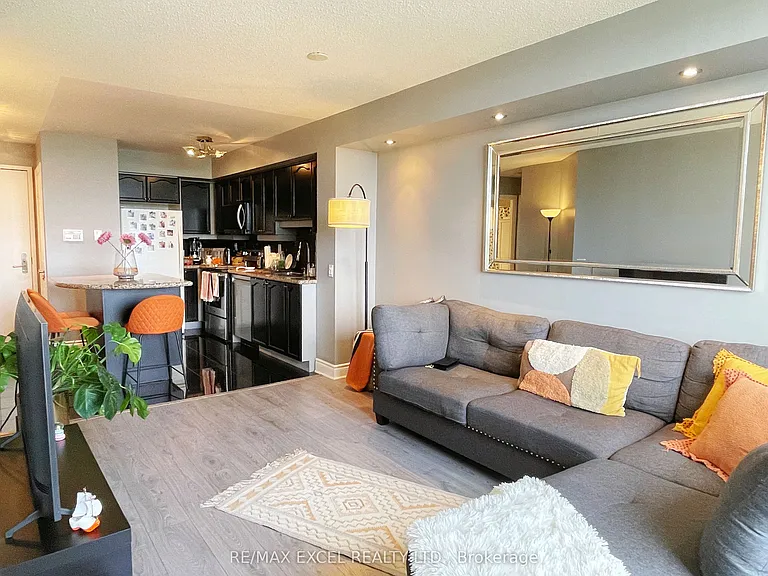 78 Harrison Garden Blvd #1404 — Photo 10