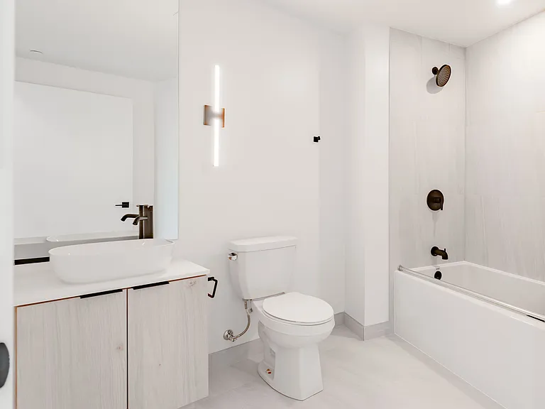 1185 Dupont St #1018 — Photo 19