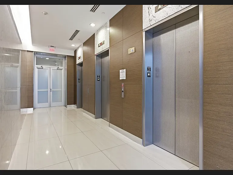 2900 McKinnon St #804 — Photo 40
