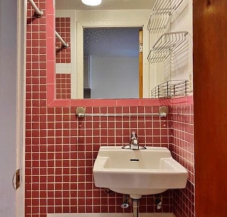 5th image of 517 E 12th St #10TEN