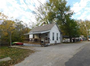 344 B St, Charleston, IL 61920