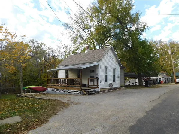 344 B St, Charleston, IL 61920