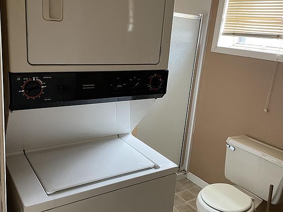 5th image of 209 E Graham St #3