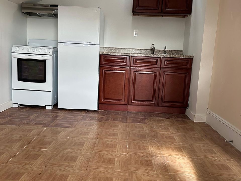 1st image of 429 Montauk Ave #4