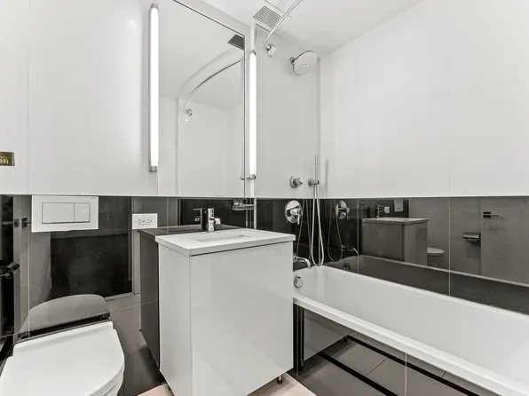 666 West End Avenue image 11 of 22