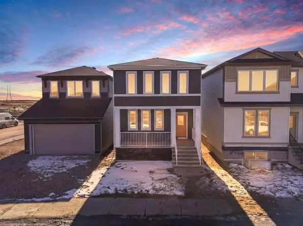 13 N Hotchkiss Gdn SE, Calgary, AB T3S 0T7
