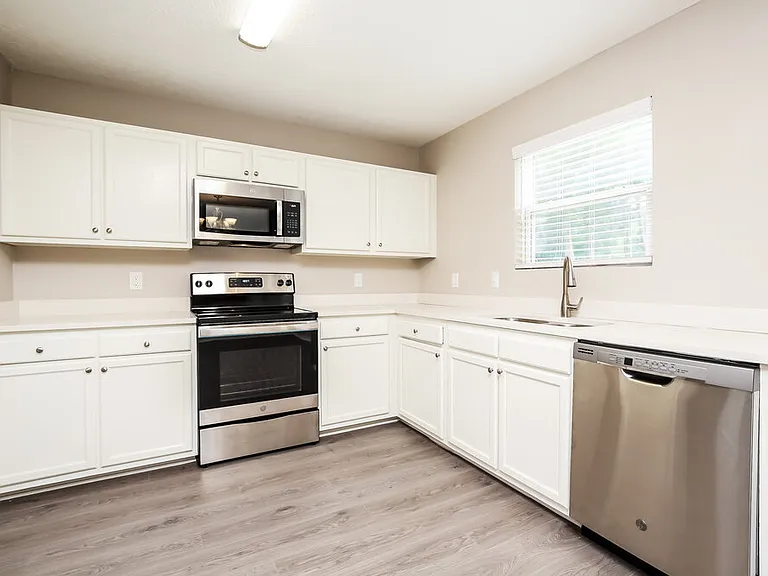 807 General Barksdale Dr — Photo 9