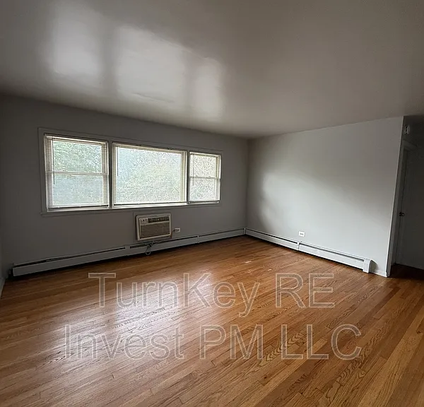 5900 Butterfield Rd #9 — Photo 2