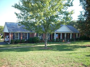 352 Fairlane Dr, Spartanburg, SC 29307