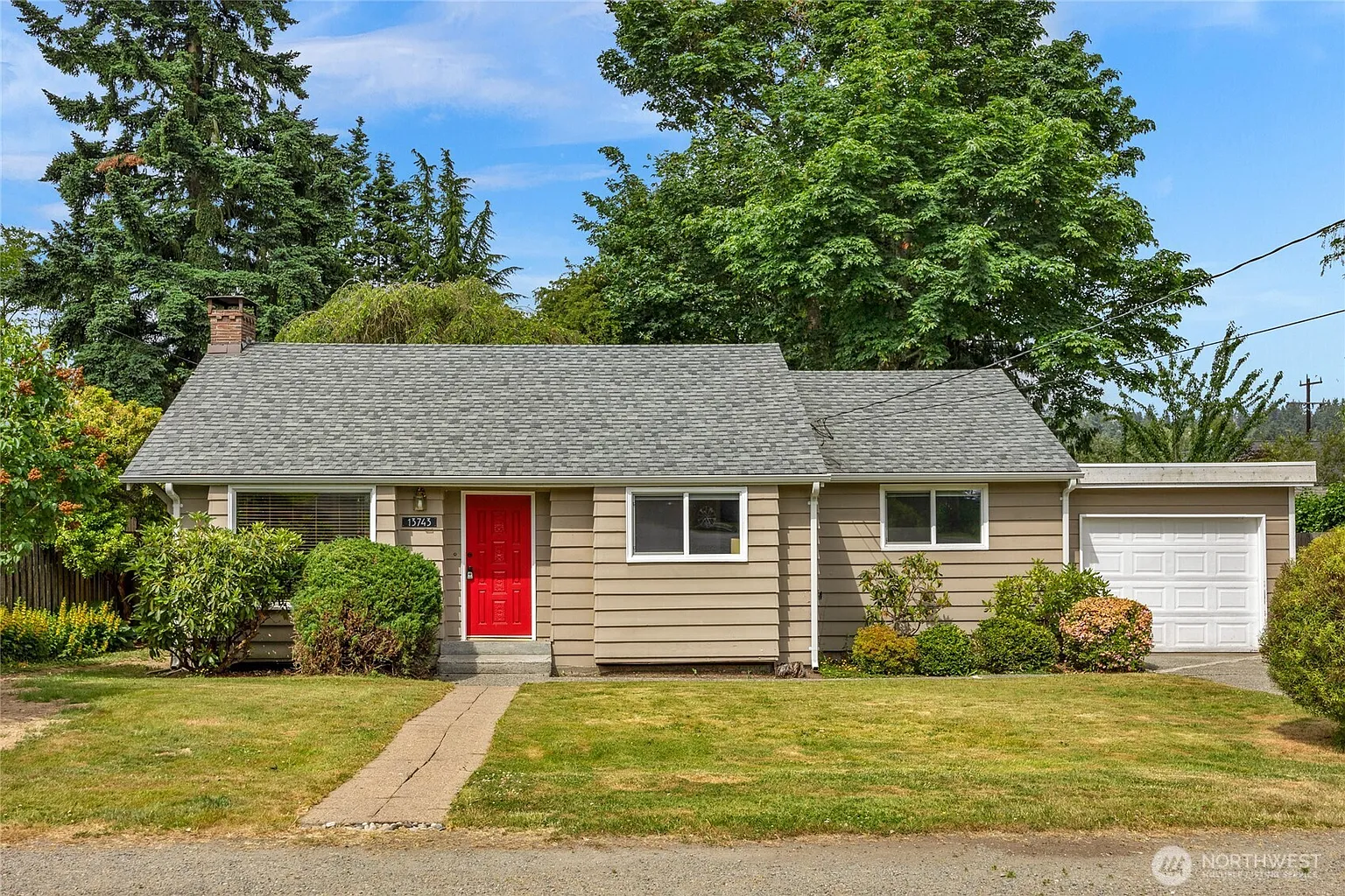 13743 36th Avenue NE photo 1