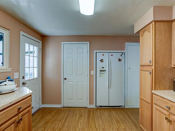 5th image of 1811 W 10th Ave