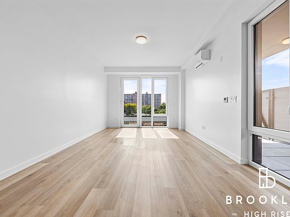 3rd image of 50 E 10th St #533