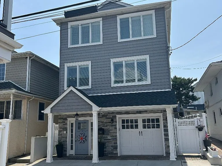 190 Oceanview St #2 — Photo 1