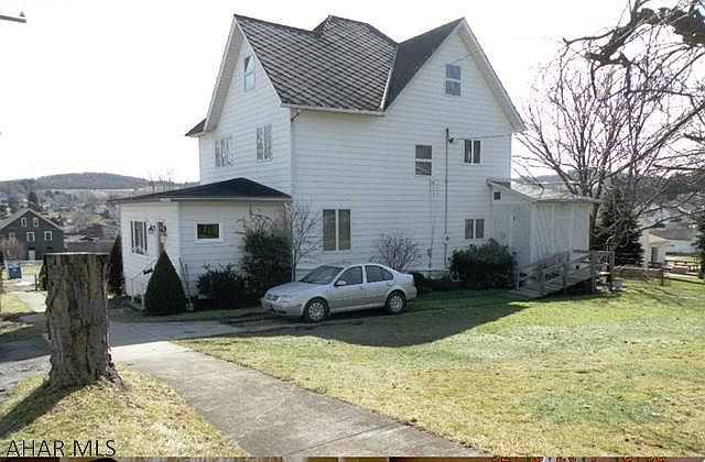1st image of 135 4th Ave