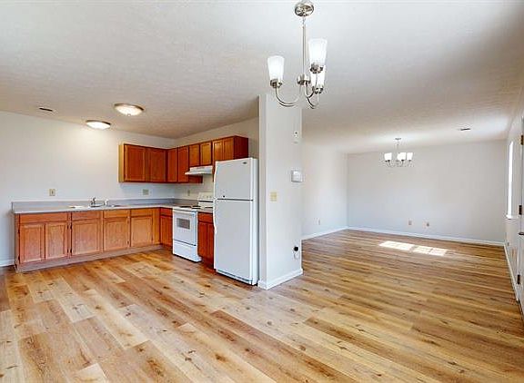 5th image of 2557 Selma Ave