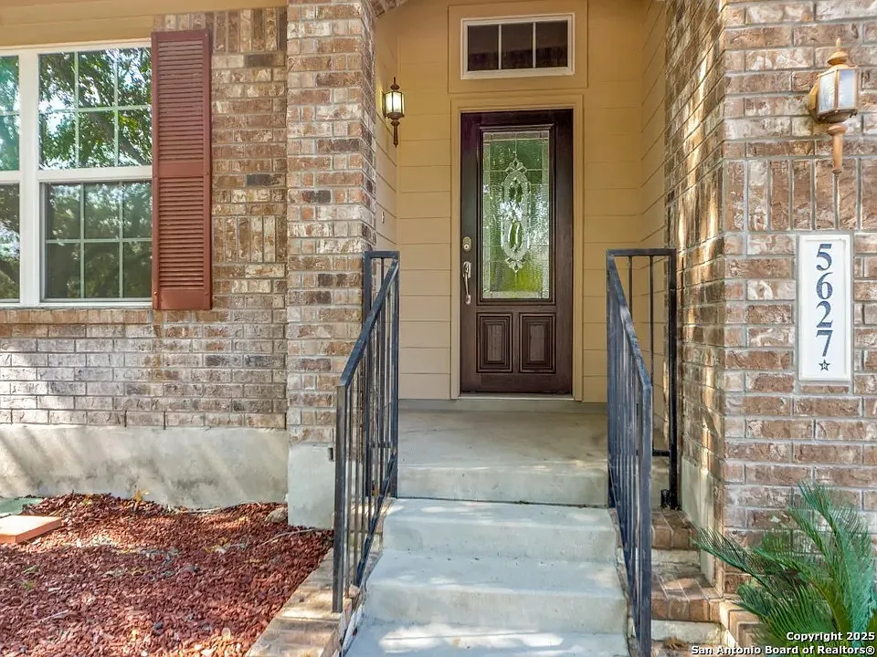 4 bed, 2174 sqft, $2,375 — Photo 2