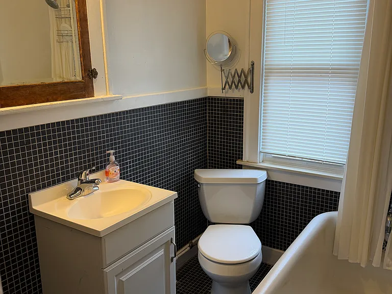 1052 Beaconsfield Ave — Photo 29