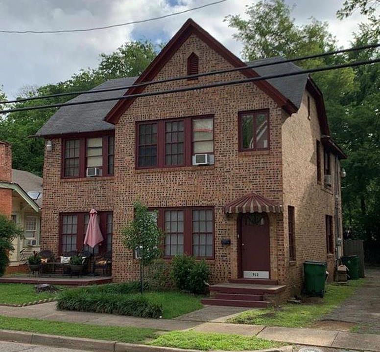 1st image of 912 N Sycamore St