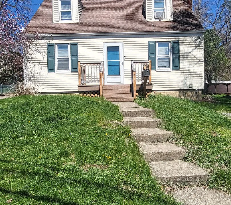 97 1st St