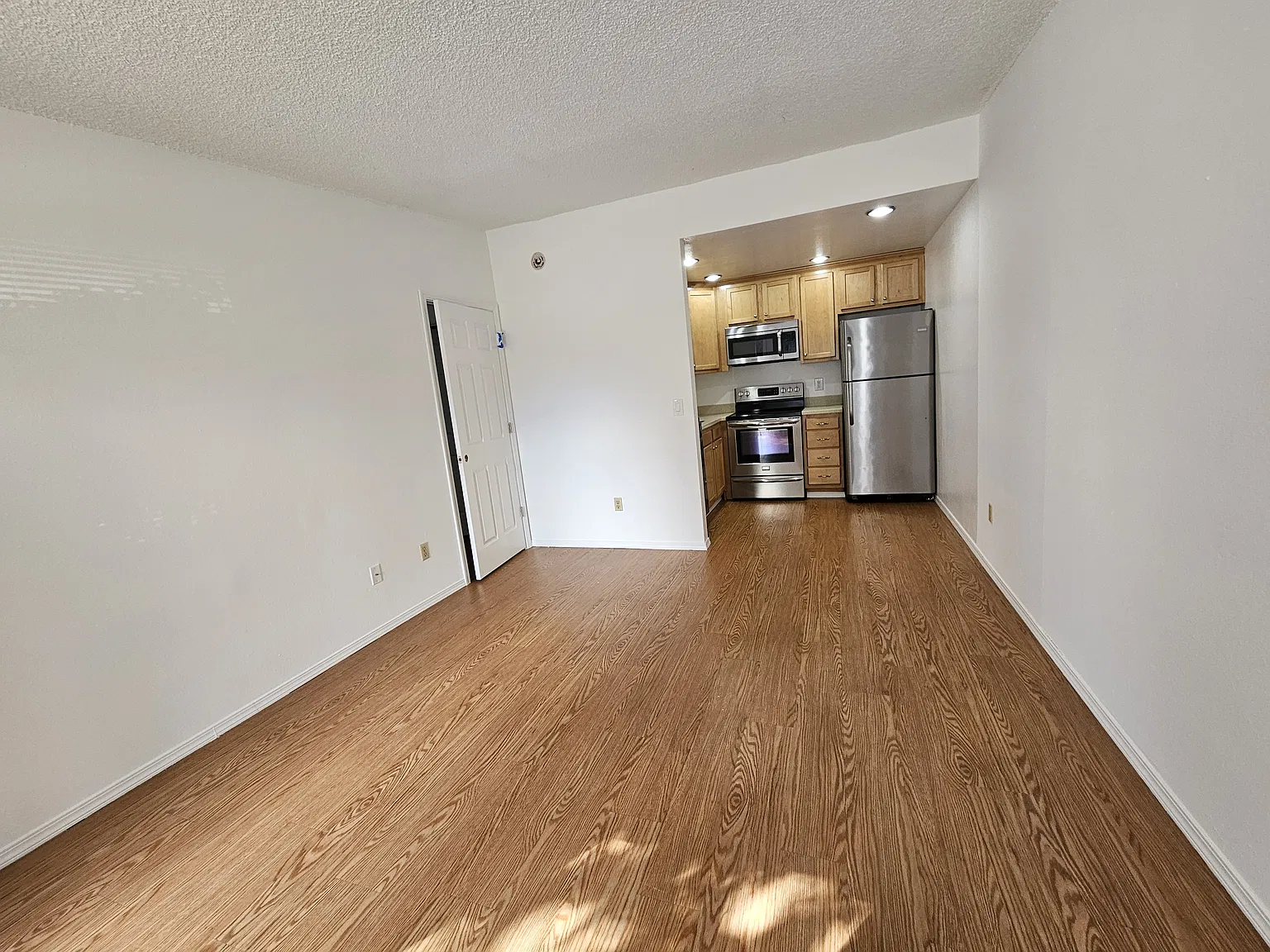 1 bed, 500 sqft, $1,385 — Photo 3