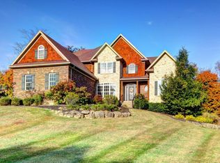 12310 Ridgeview Dr, Goshen, KY 40026