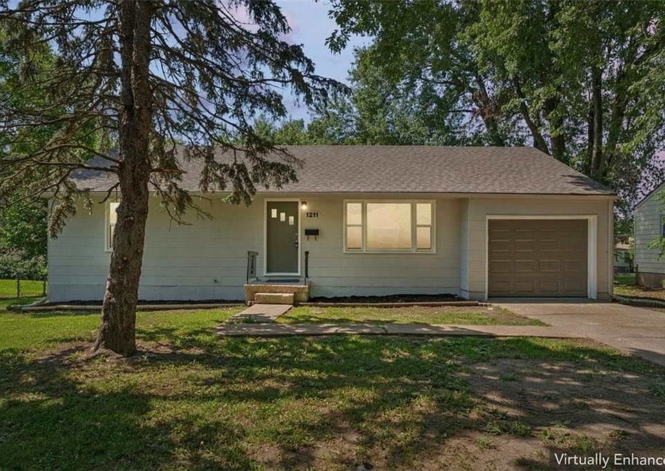1st image of 1211 NE 67th Pl