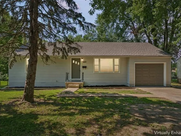 1211 NE 67th Pl, Gladstone, MO 64118