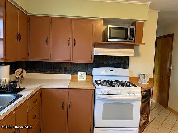 4th image of 54 Woodlawn Dr
