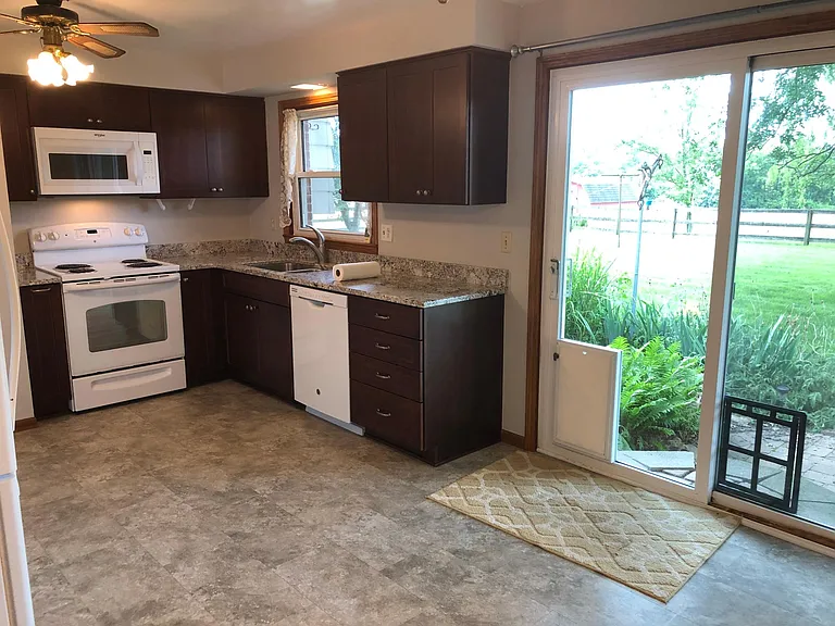 7336 Kyles Station Rd — Photo 6