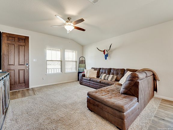 4th image of 732 Clara Park