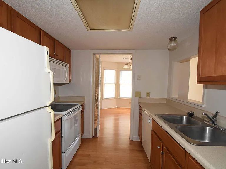1829 Quail Ridge Rd #K — Photo 6