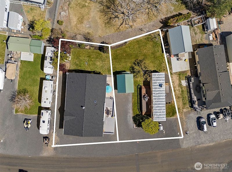 3rd image of 905 Hunter Avenue SW